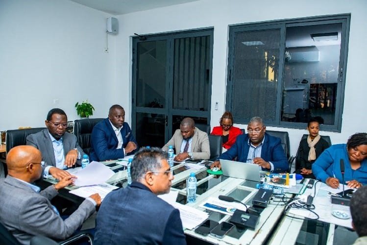 Municípios de Maputo procuram solução para transporte de passageiros após subida dos combustíveis