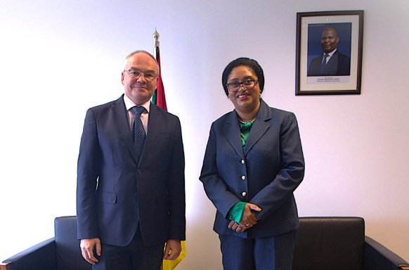 Mozambique: Finance Minister receives Swiss and UAE ambassadors